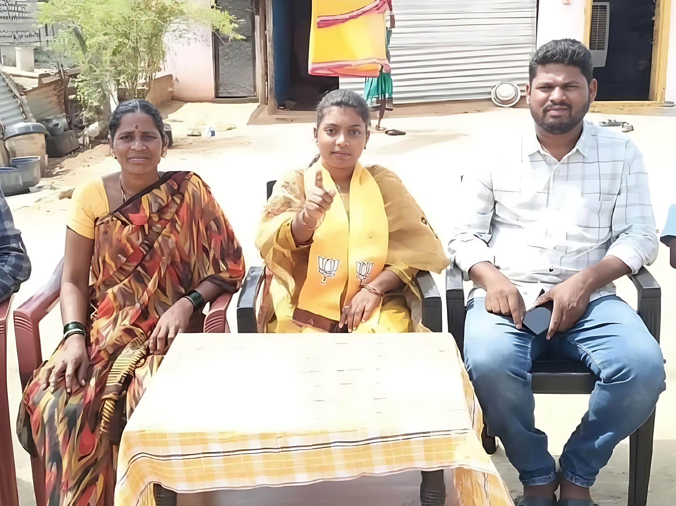 పథకాల పంపిణీపై వివాదం