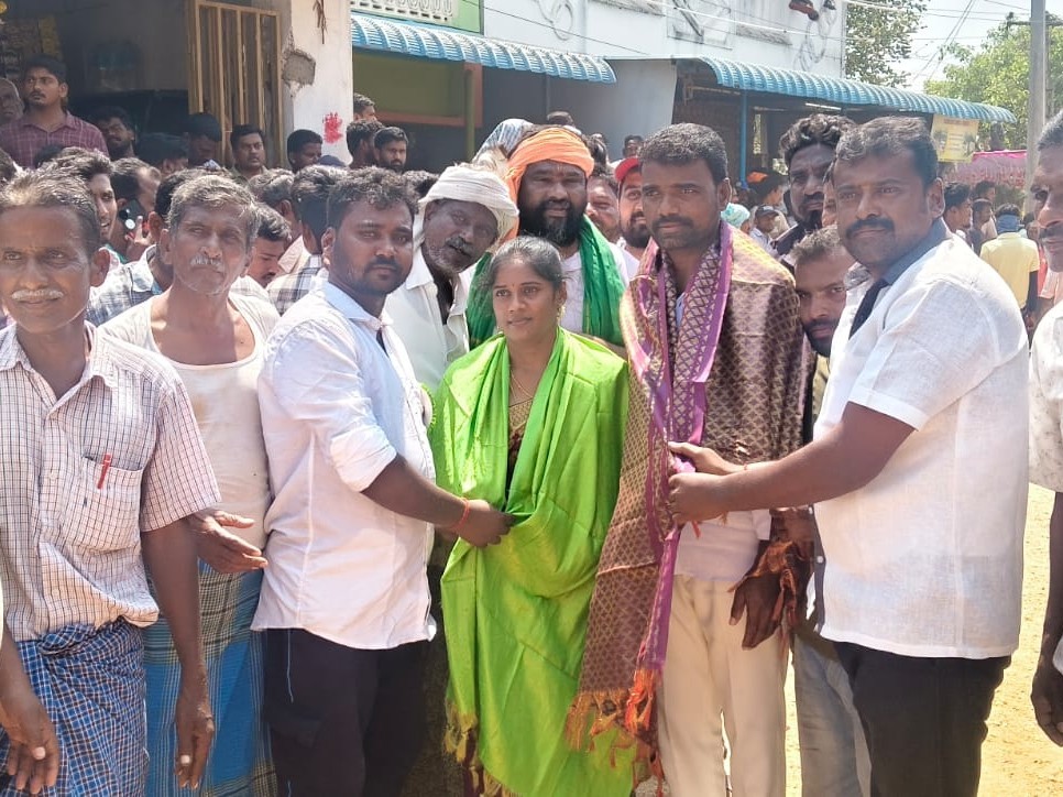 పాతగుంటలో జల్లికట్టు ప్రారంభం