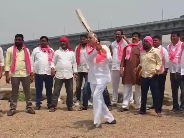 వినూత్న రీతిలో బీఆర్ఎస్ నాయకుల నిరసన