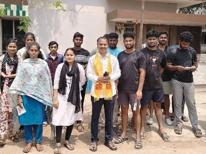 జాబ్ క్యాలెండర్‌తోనే ఉజ్వల భవిష్యత్తు: పెంకే బాబా