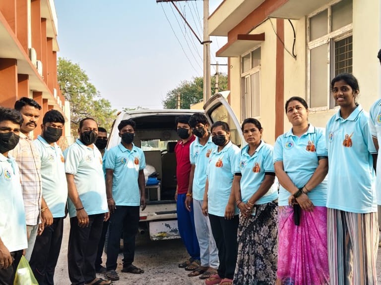 మానవత్వం చాటుకున్న ఆ నలుగురు సేవా సమితి సభ్యులు