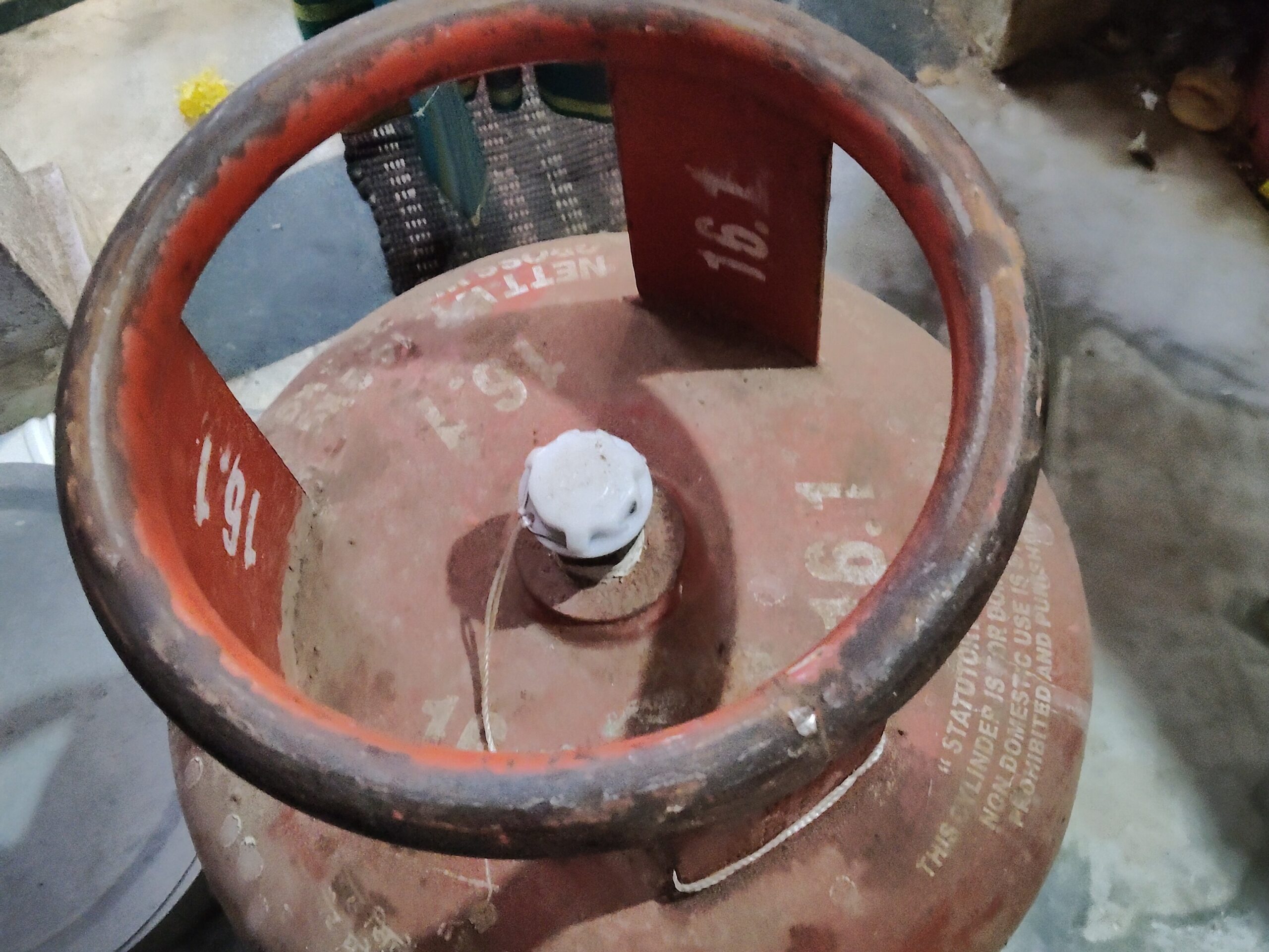 ఘాట్‌కేసర్‌లో 20 రోజులకు గ్యాస్ సిలిండర్ డెలివరీ