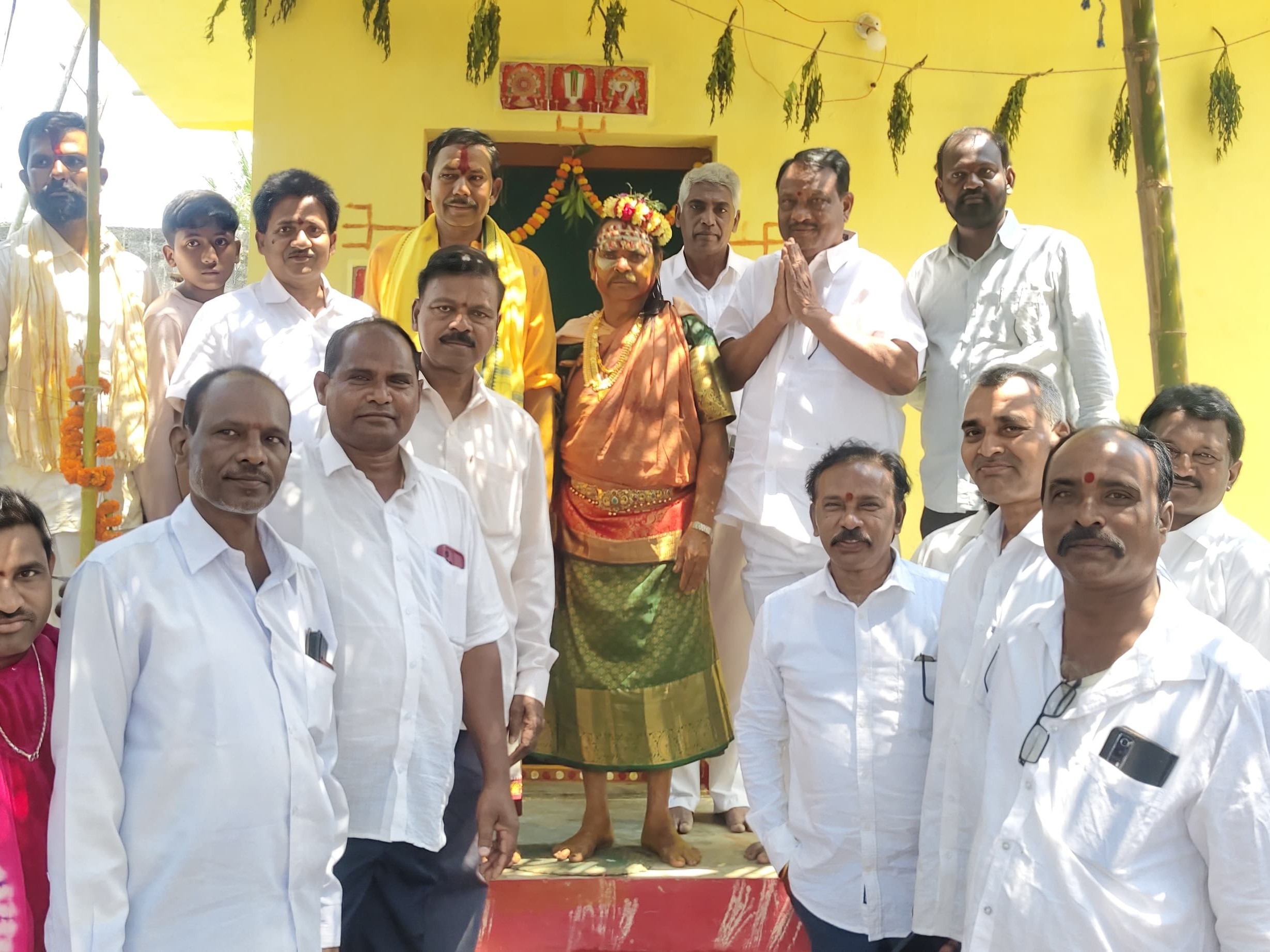 శ్రీ రాజరాజేశ్వరి అమ్మవారిని దర్శించుకున్న ఎమ్మెల్యే