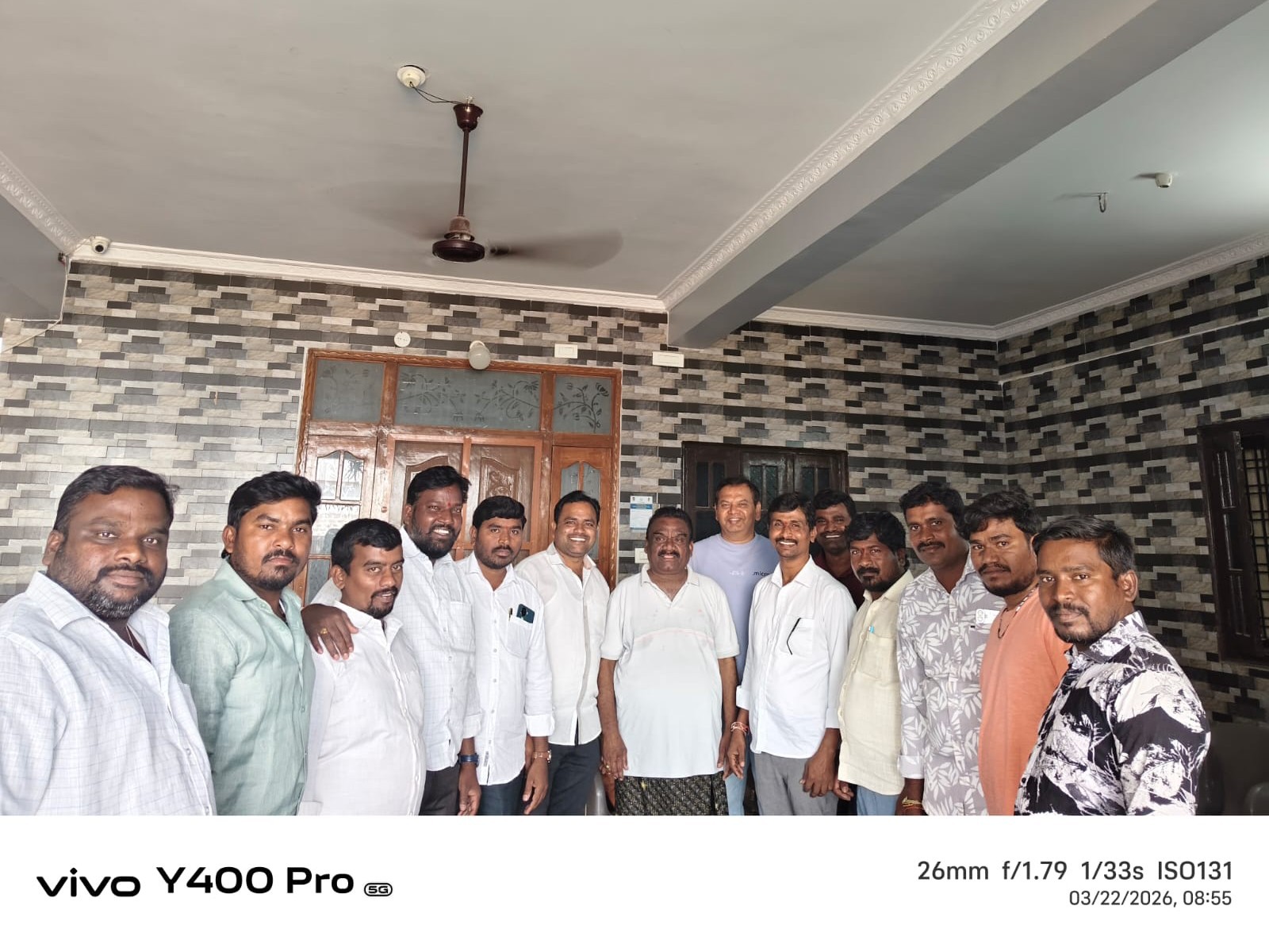 ఎమ్మెల్యేను  పరామర్శించిన ఎన్నారై కాస రాకేష్ యాదవ్