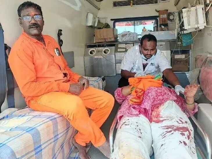 రోడ్డు ప్రమాదం.. ఇద్దరికి తీవ్రగాయాలు