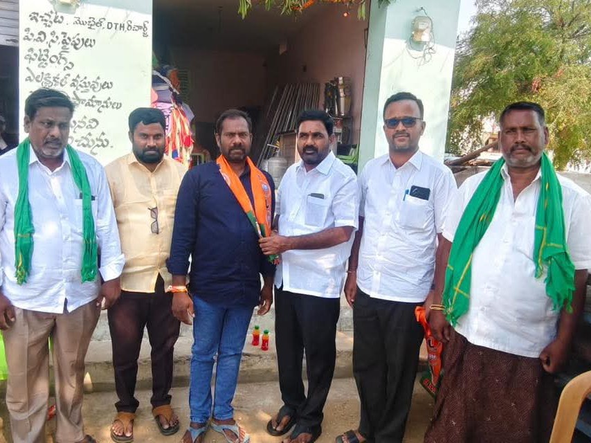 బీజేపీలో చేరిన సీపీఐ నాయకుడు