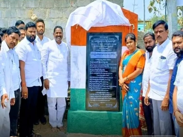 రోడ్ల నిర్మాణ పనులకు శంకుస్థాపన చేసిన ఎమ్మెల్యే దొంతి