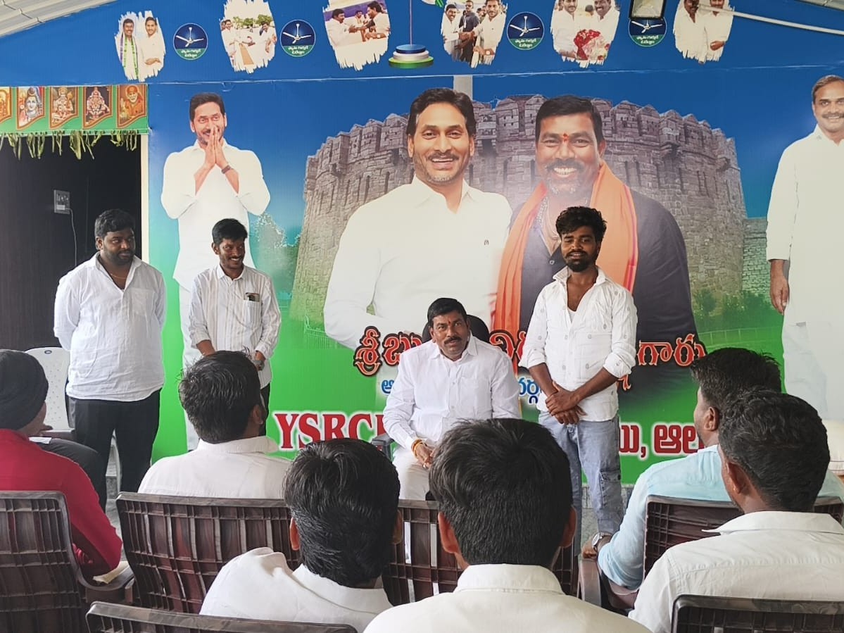 పార్టీకి బలం, బలగం సోషల్ మీడియా సైనికులే