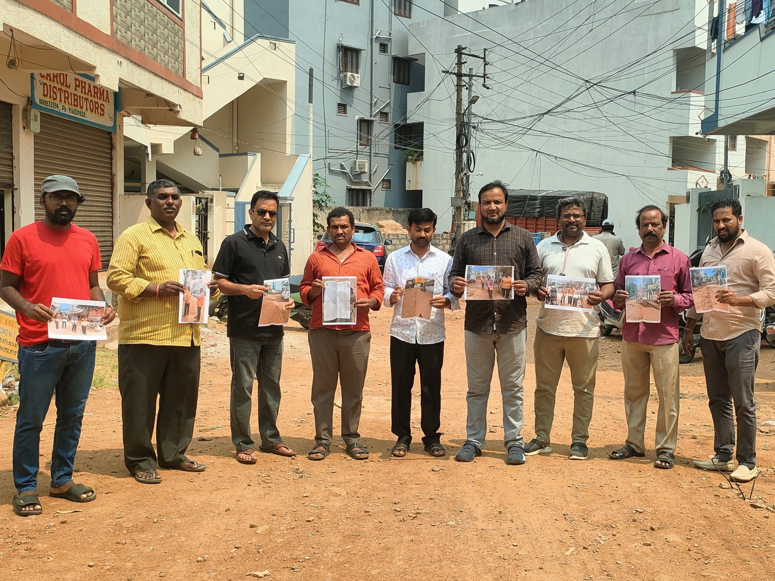 మా కాలనీలో సీసీ రోడ్లు వేయండి మహా ప్రభో