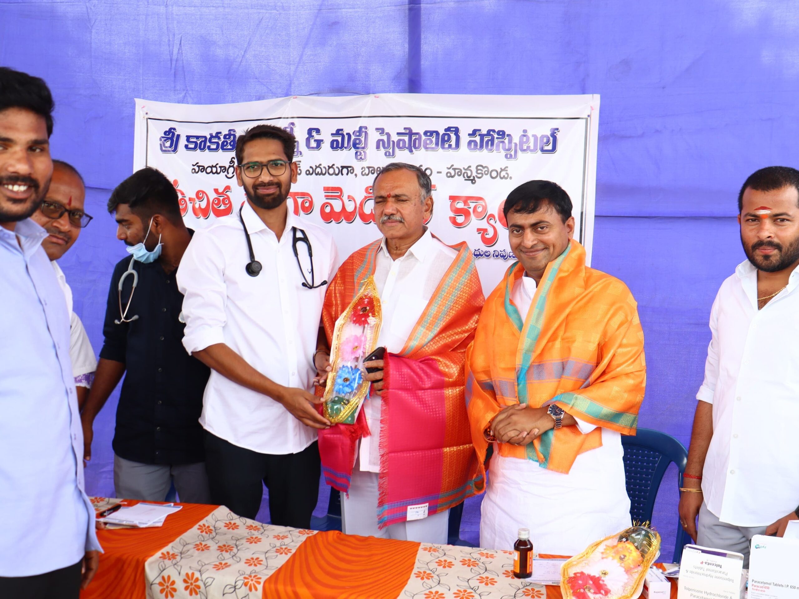 ఉచిత వైద్య శిబిరాన్ని సందర్శించిన మాజీ ఎమ్మెల్యే