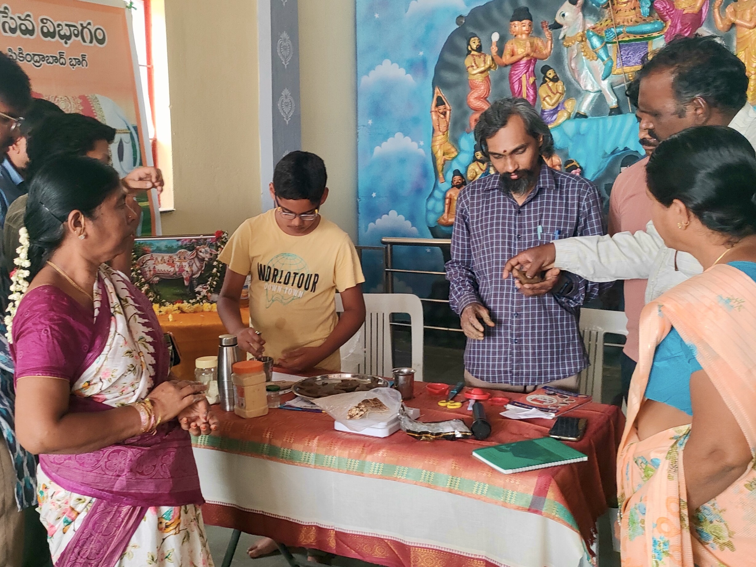 అల్వాళ్లు గో ఆధారిత ఉత్పత్తులపై అవగాహన