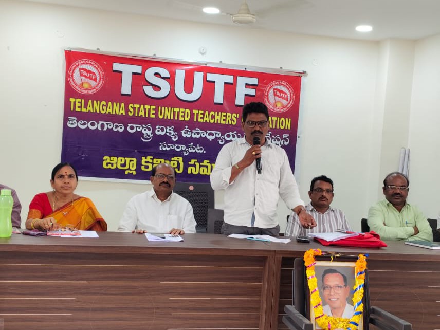 ‘పాఠశాలల బలోపేతంపై ప్రభుత్వం దృష్టి సారించాలి’