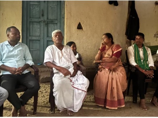 ఉపాధ్యాయుడి కుటుంబాన్ని పరామర్శించిన ఆత్రం సుగుణ