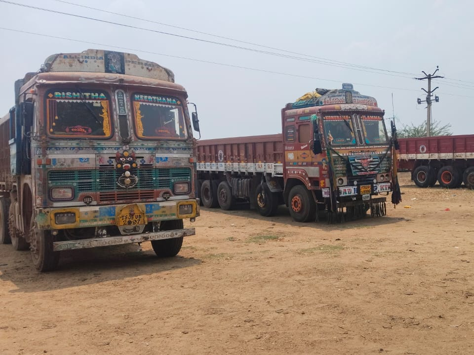 చిట్యాలలో భారీగా డీజిల్ చోరీ