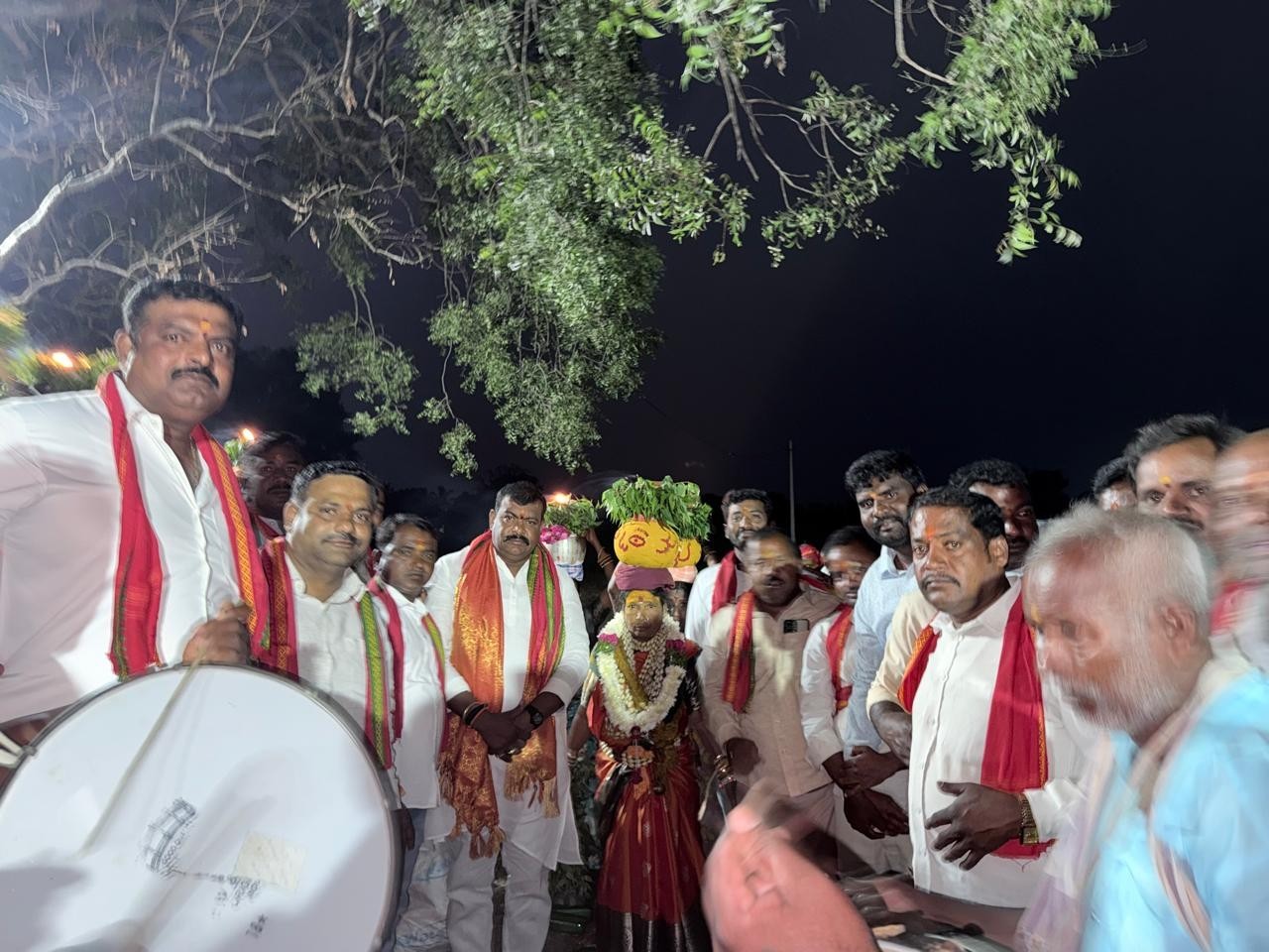 బోనమెత్తిన అనంతారం గ్రామస్థులు