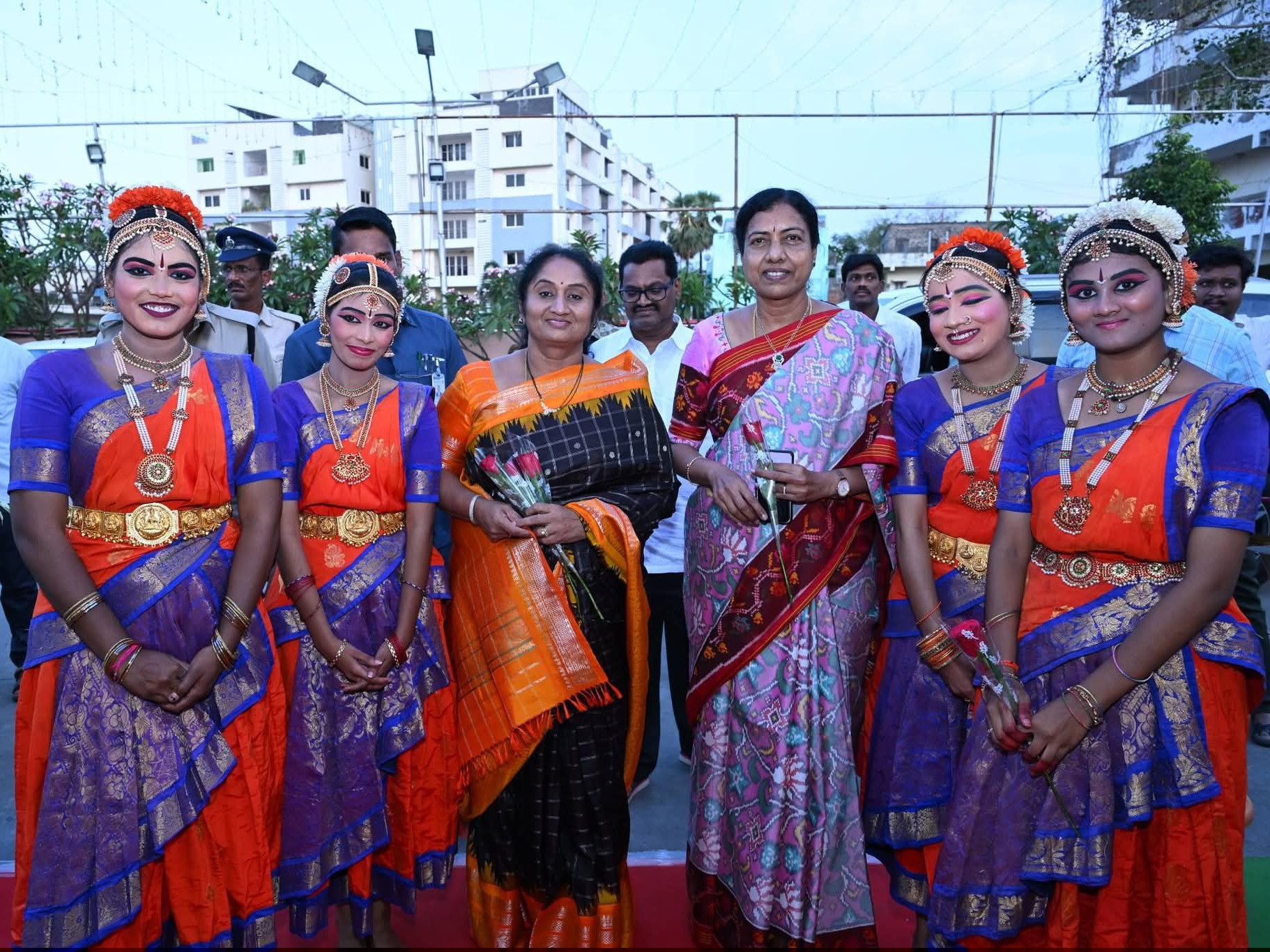 చేనేత కళాకారులకు కూటమి ప్రభుత్వం అండ: మంత్రి