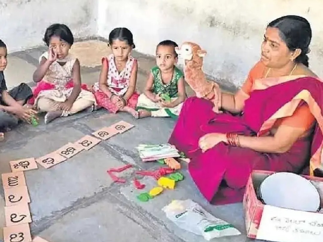 అంగన్వాడి టీచర్లకు కొత్త స్మార్ట్ ఫోన్లు