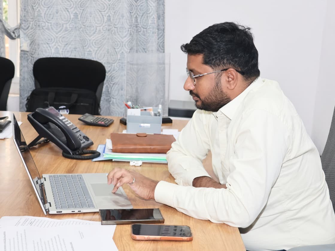 పదో తరగతి పరీక్షల్లో మొబైల్ ఫోన్లు నిషిద్ధం: కలెక్టర్