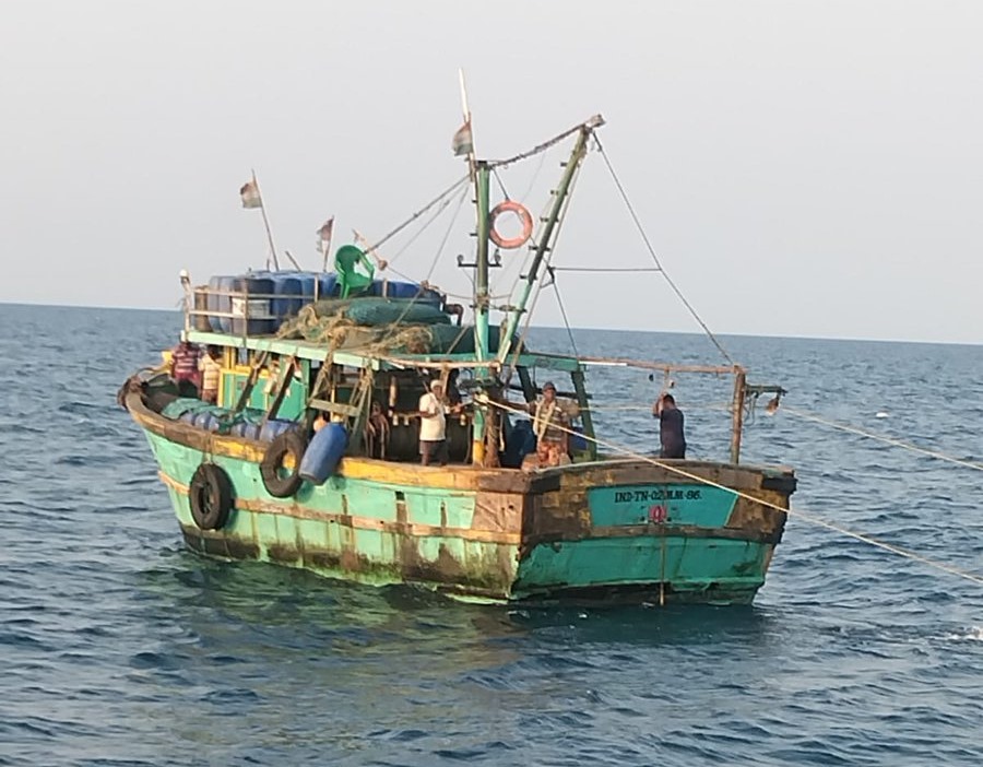 సముద్ర జలాలపై అధికారుల నిరంతర నిఘా