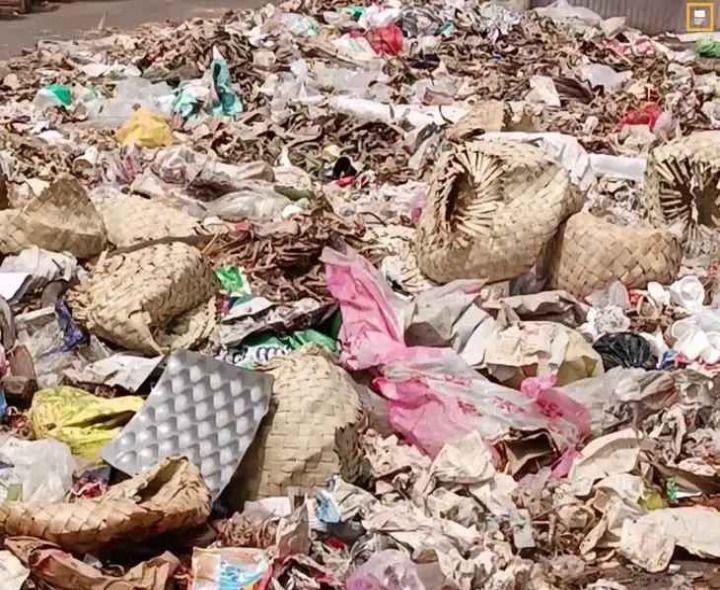 రైతుబజార్ వద్ద పడకేసిన పారిశుద్ధ్యం