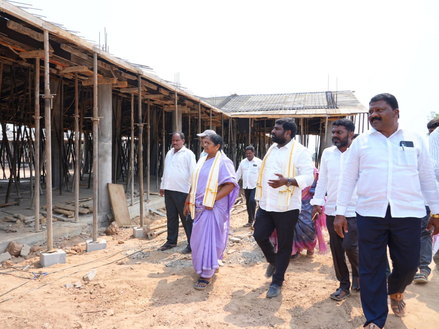 పనులను నాణ్యతతో పూర్తి చేయాలి: మంత్రి