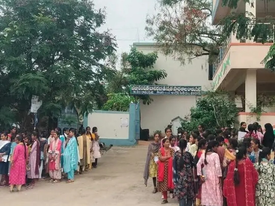 నేడు ఇంగ్లీష్ పరీక్షపై అందరి కన్ను