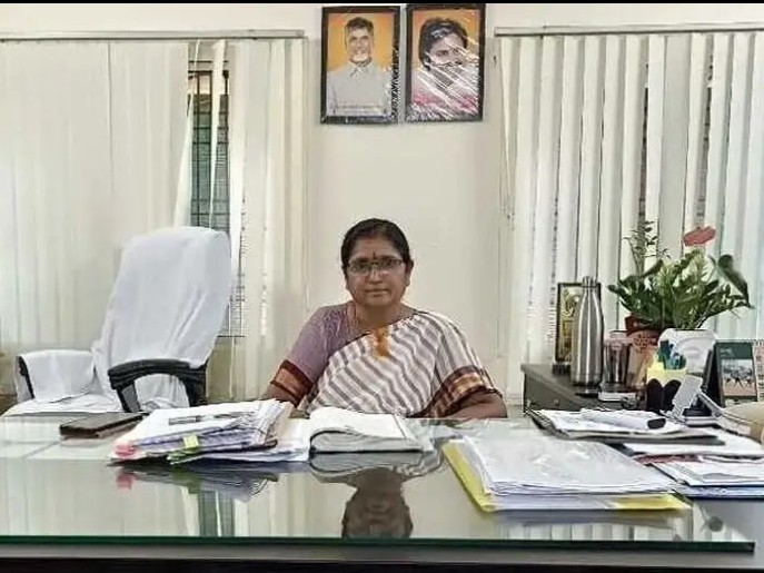 ఉపాధ్యాయులకు బెదిరింపు కాల్స్..!