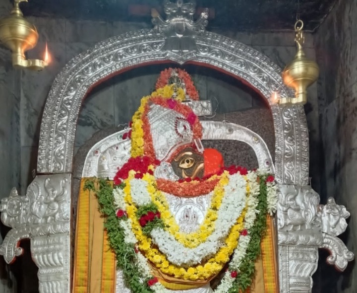 వెండి కవచం విశేష అలంకరణలో మురడి ఆంజనేయుడు