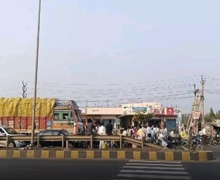 నకరికల్లులో ఖాళీ సిలిండర్లతో రోడ్డెక్కిన ప్రజలు ..!