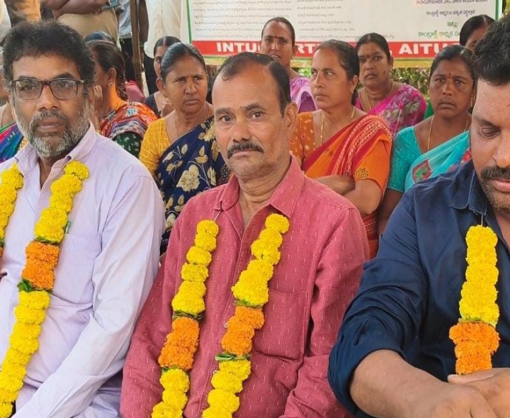 సారపాక ఐటీసీ గేటు ముందు రిలే నిరాహార దీక్షలు