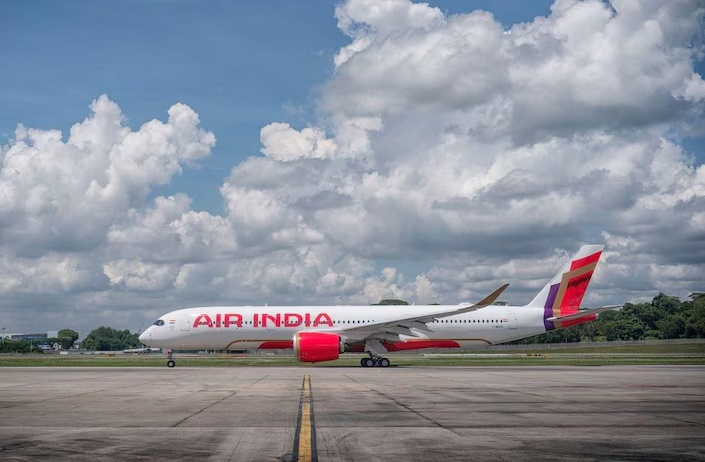 విమాన ప్రయాణికులకు షాక్