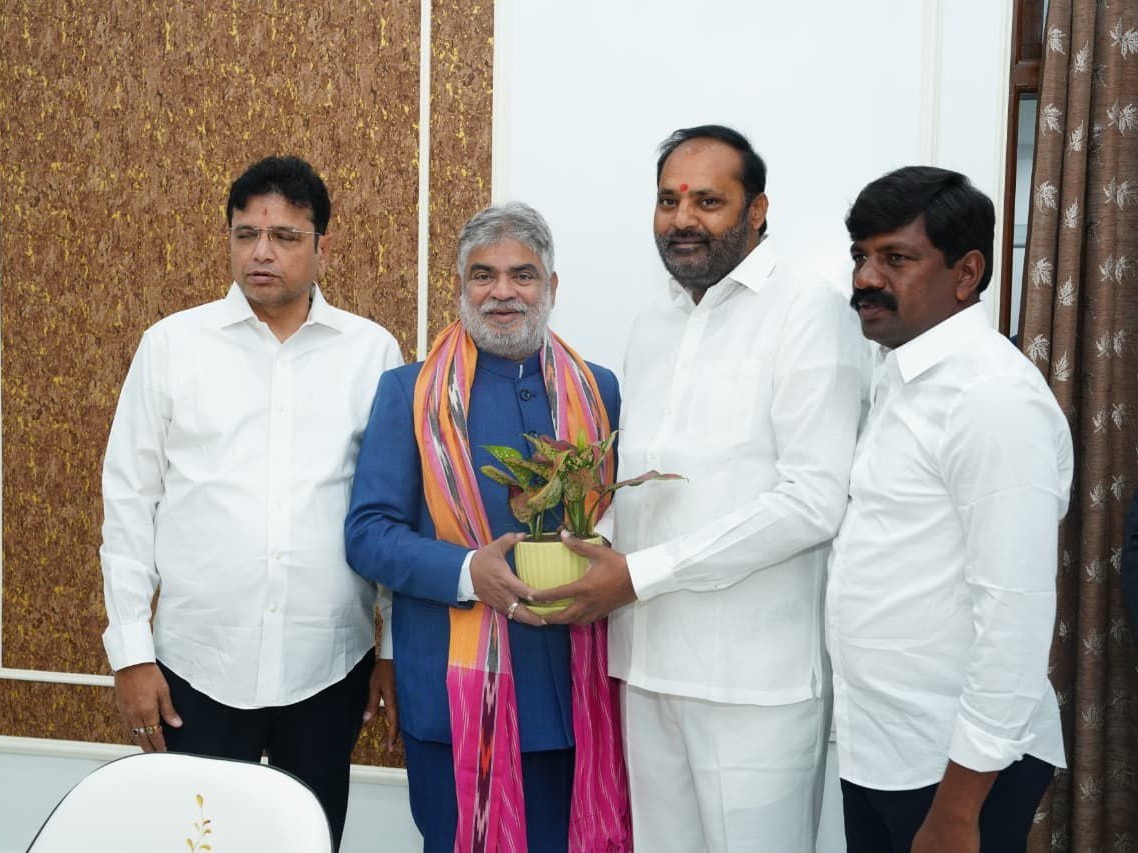 అసెంబ్లీ స్పీకర్‌ను కలిసిన ప్రభుత్వ విప్