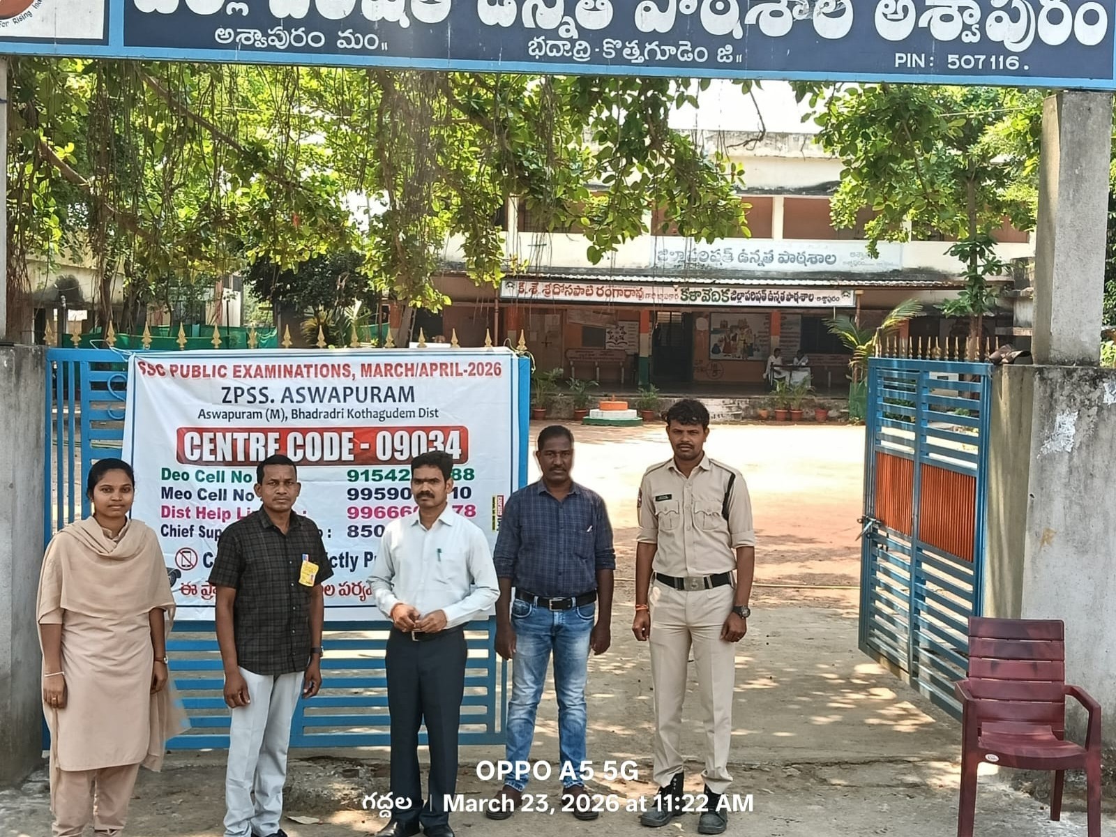 పదో తరగతి పరీక్ష కేంద్రాన్ని సందర్శించిన తహసీల్దార్