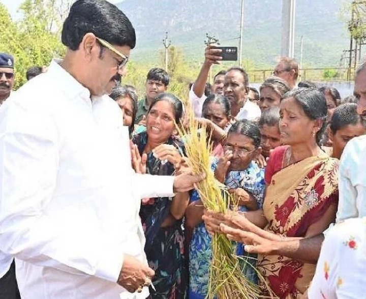 వడగండ్ల వానతో పంట నష్టం.. మంత్రి పరామర్శ