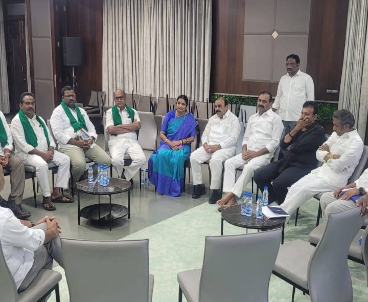 కీలక సమావేశంలో పాల్గొన్న అనంత వెంకటరామిరెడ్డి