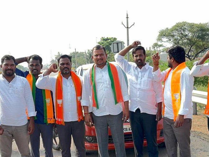 బీజేపీ అసెంబ్లీ ముట్టడికి తరలి వెళ్లిన నాయకులు
