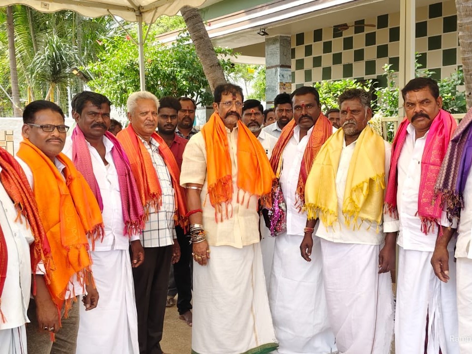 సర్పంచులను సన్మానించిన ఎమ్మెల్యే