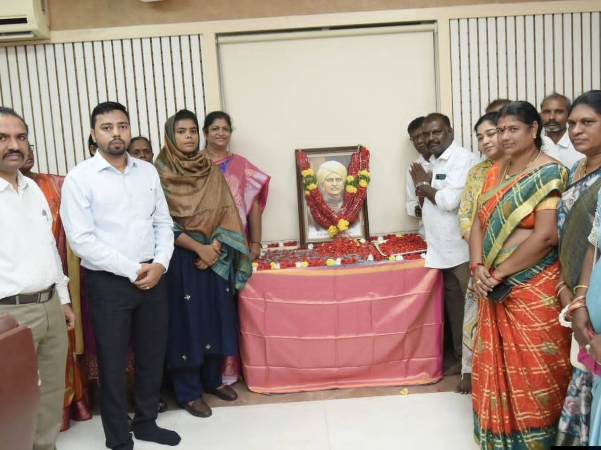 దొమ్మేటి వెంకటరెడ్డి జయంతి వేడుకల్లో పాల్గొన్న కలెక్టర్