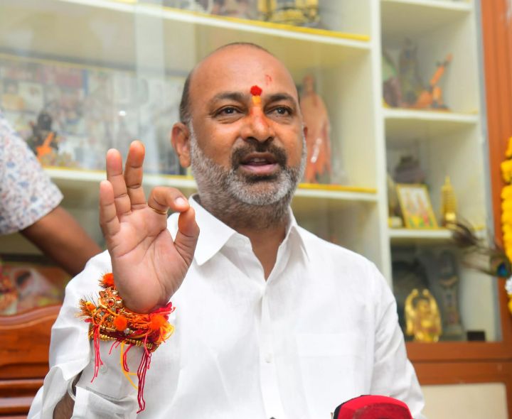 నిరసన తెలిపితే అరెస్టులా?: బండి సంజయ్