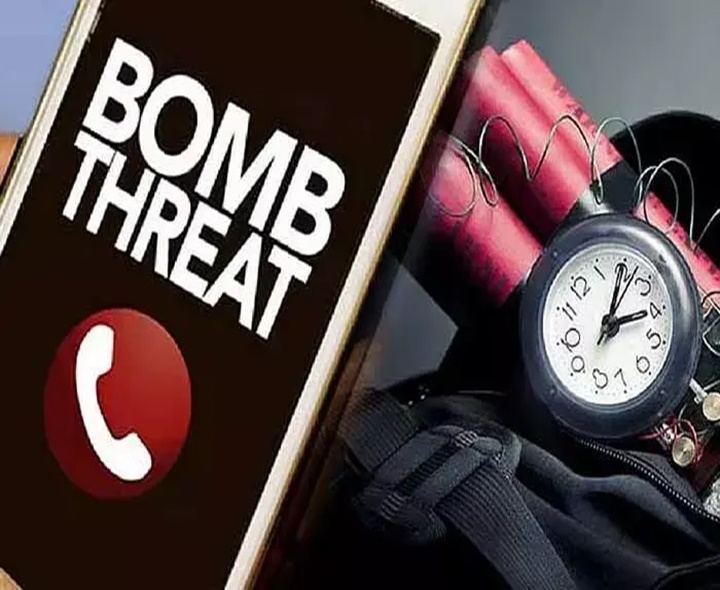 జిల్లా కోర్టులకు బాంబు బెదిరింపులు