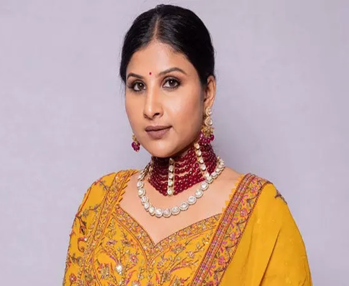 మైక్రో ఫైనాన్స్ మోసాలపై మంగ్లీ క్లారిటీ