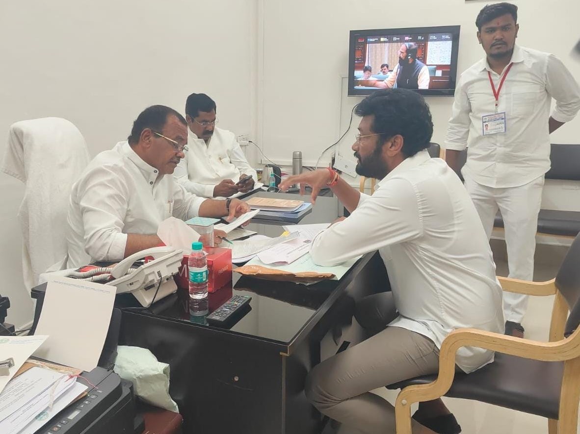 ‘నిధులు మంజూరు చేయాలని కోమటిరెడ్డికి వినతి’