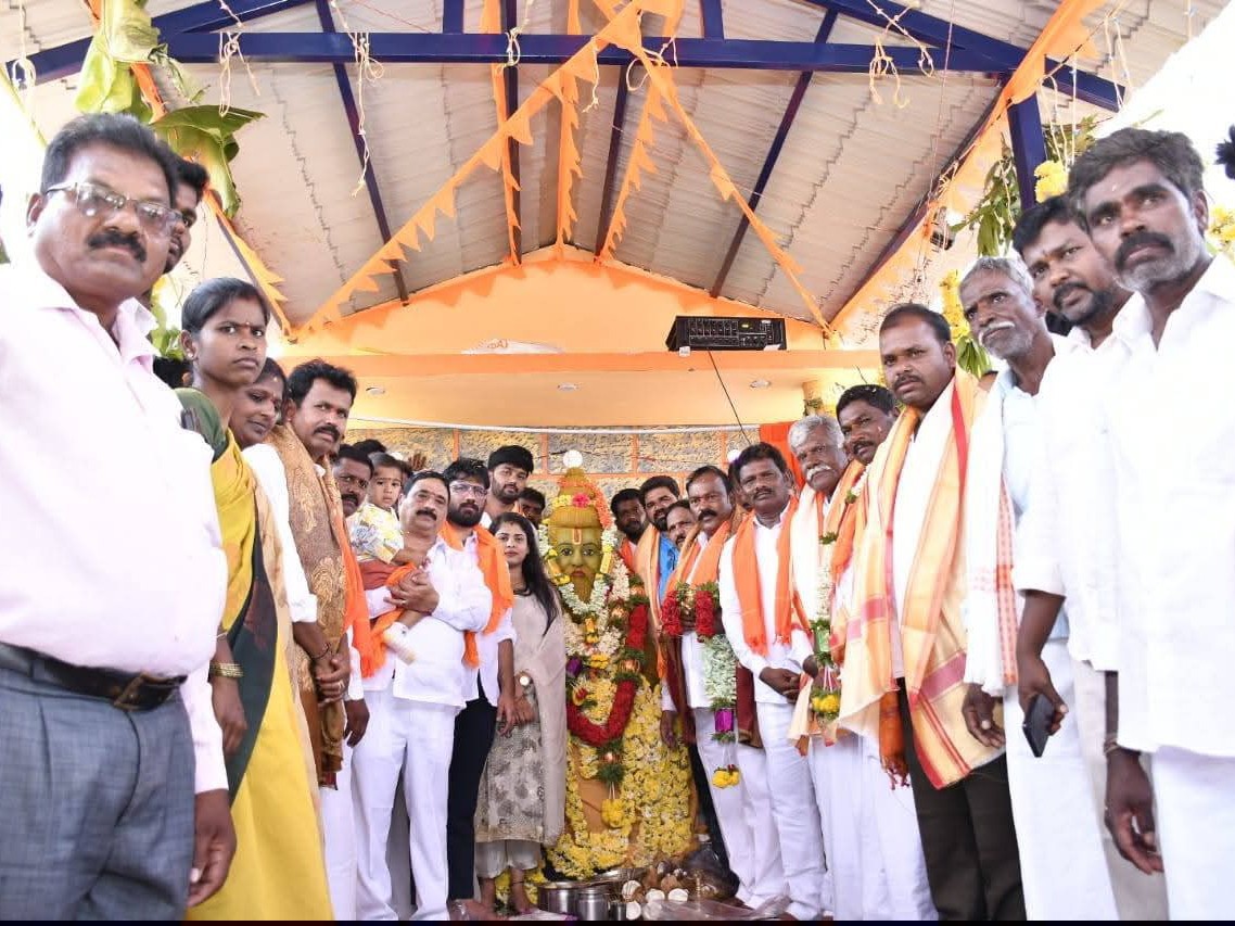 గుమ్మఘట్టలో వాల్మీకి విగ్రహావిష్కరణ