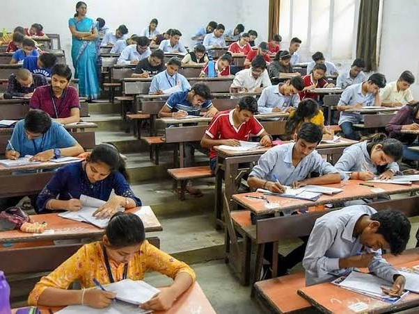 పదో తరగతి పరీక్షకు 9714 మంది హాజరు