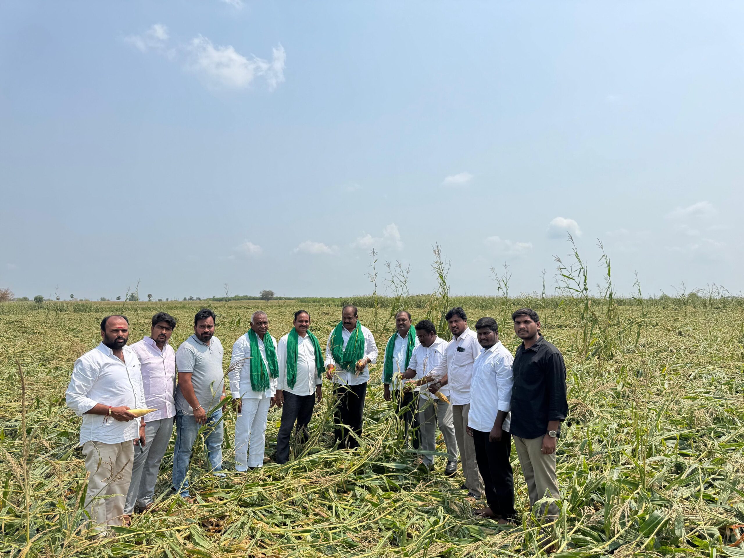 ‘రైతులకు ఎకరాకు రూ. 50 వేలు నష్టపరిహారం ఇవ్వాలి’