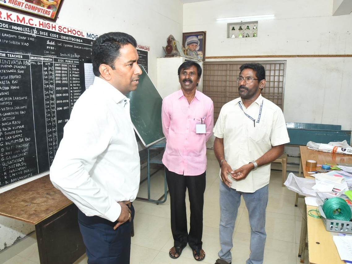 జిల్లాలో స‌జావుగా ప‌దో త‌ర‌గ‌తి ప‌రీక్షలు: కలెక్టర్