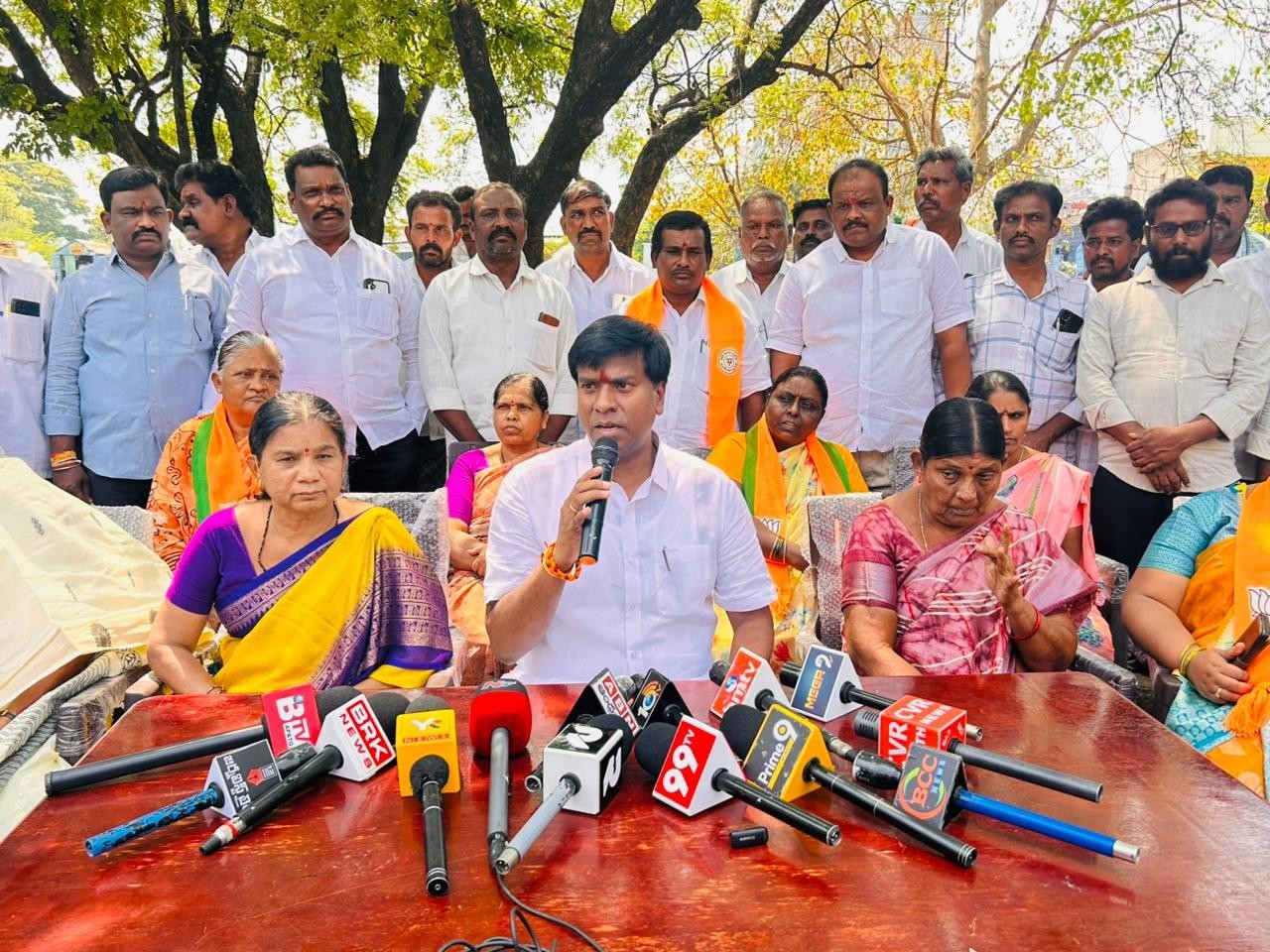 ‘జగన్ వారికి సమాన హక్కులు ఎందుకు ఇవ్వలేదు’