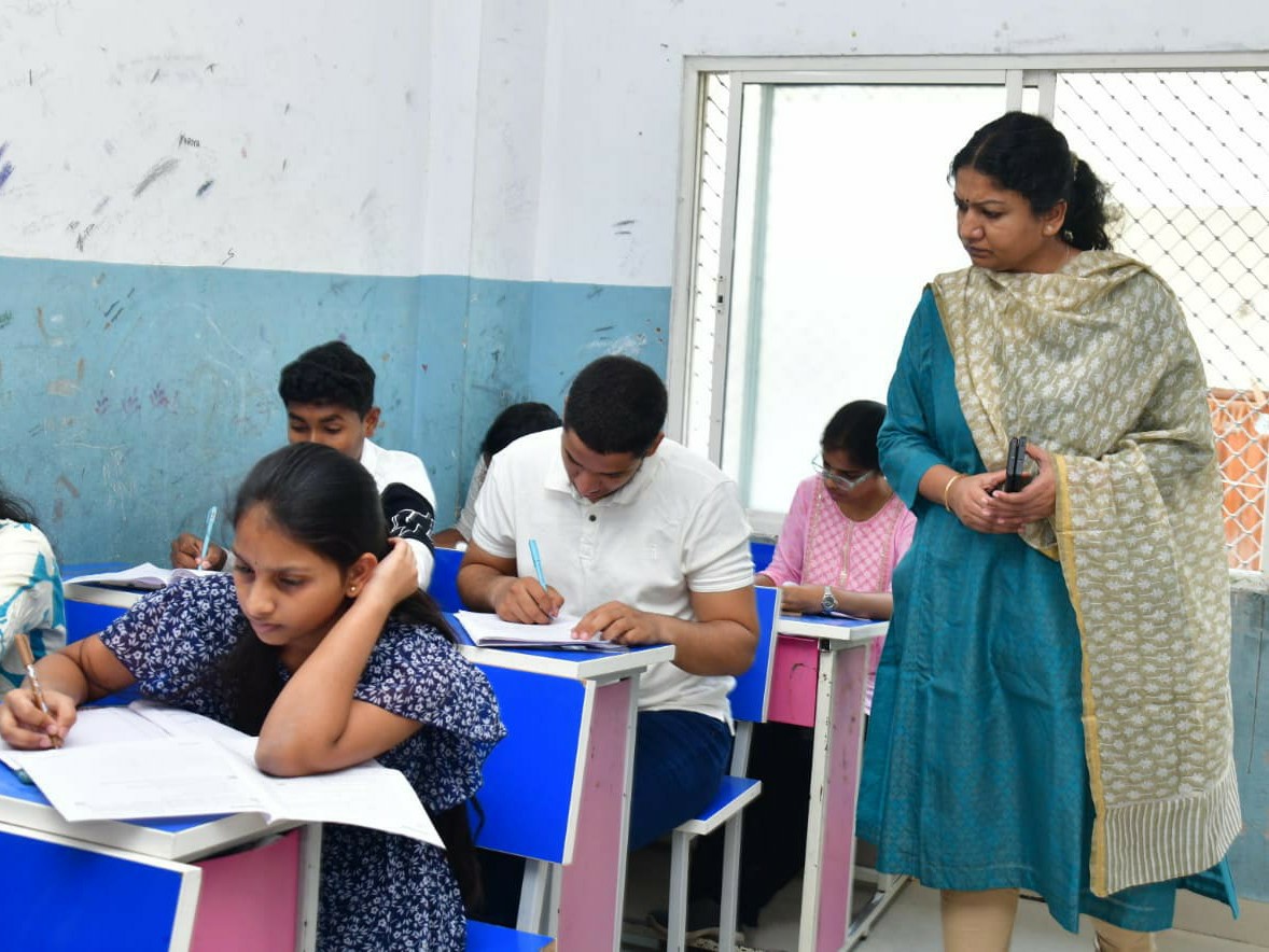 పదో తరగతి పరీక్షా కేంద్రాలు తనిఖీ చేసిన కలెక్టర్