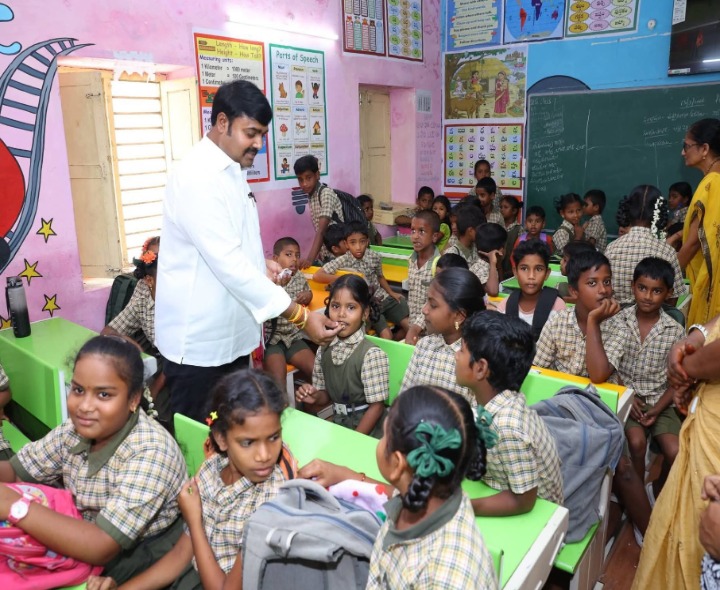 ప్రాథమిక పాఠశాలను తనిఖీ చేసిన ఎమ్మెల్యే