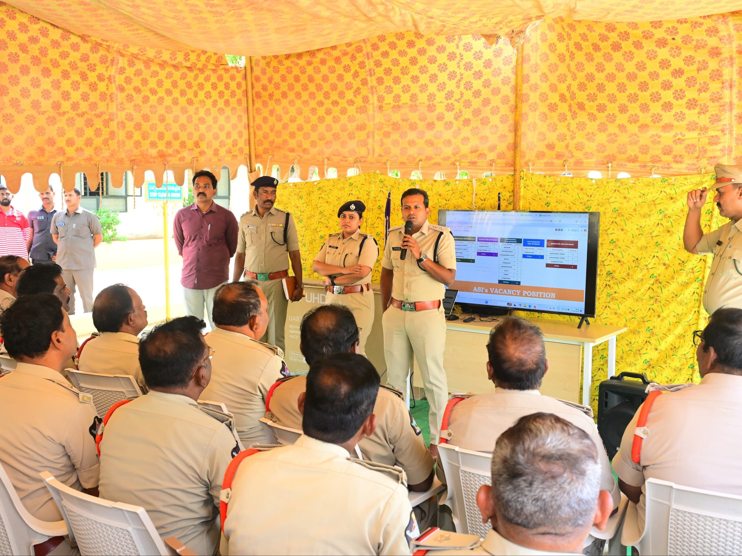 రెండో రోజు కొనసాగిన పోలీసుల బదిలీలు